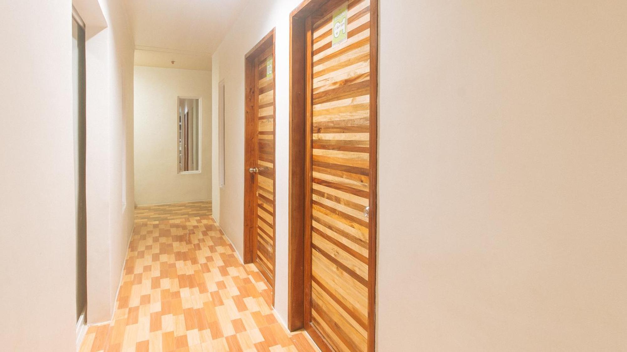 Cozy Cove Inn By Reddoorz Bacolod Exterior photo